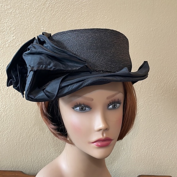 Vintage suffragette style hat (1915) black woven hat with black statement bow - Picture 6 of 11